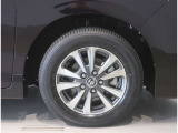 純正のアルミホイール装着車です。タイヤサイズは195/65R15です。