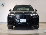 【キドニーグリル】BMWは約90年もの間、ほぼ全ての車両にひと目でBMWだと分かるこの特徴的なフロントグリルが備えられ、デザイン・アイコンとして親しまれてきました。