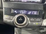 【オートエアコン】一度お好みの温度に設定すれば、車内の温度を検知し風量や温度を自動で調整。暑い…寒い…と何度もスイッチ操作をする必要はありません。快適な車内空間には必須の機能ですね♪