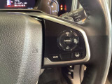 ハンドルにはクルーズコントロールスイッチのほかにHondaセンシング系のスイッチもあり、ハンドルから手を離さず安全に操作できます。