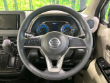 インテリアに合わせたデザインのステアリングは、運転される方のことも考え、運転しやすい形状、大きさです。是非一度、実際に触ってお確かめください。