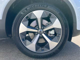 5-Yスポーク 7.5J×19インチ ダイヤモンドカット/マットグラファイト 235/50R19サイズのミシュランを装着