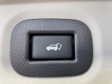 【パワーバックドア】スマートキーや運転席のボタンを押すだけでリアゲートが自動で開閉します!荷物を持っている時や、高い位置にあるバックドアを閉める際に便利な機能です♪