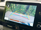 【バックカメラ】駐車時に後方がリアルタイム映像で確認できます。大型商業施設や立体駐車場での駐車時や、夜間のバック時に大活躍!運転スキルに関わらず、今や必須となった装備のひとつです!