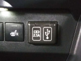 充電用USB端子付き。スマートフォンなどの充電に便利です。