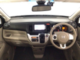 【前方視界】開放的な前方視界!運転がしやすく疲れにくいです♪窓が大きく、見通しがとっても良いおクルマですよ♪