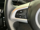 運転中、オーディオの操作をしてて、ハッとしたことはありませんか?ステアリングスイッチは、運転中でもハンドルでオーディオの操作が可能です。安全なドライブをサポートします。