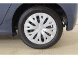 純正14インチスチールホイルでフルキャップです。タイヤサイズは185/60R15になります!