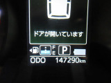 たとえばダイハツのお店にある、たくさんのスマアシ搭載車は、正常に作動する事をしっかり確認します。