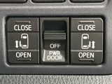 【両側パワースライドドア】スマートキーや運転席のスイッチで後席両側スライドドアの開閉が可能♪電動だから力を入れてドアを開ける必要が無く、小さなお子様でも簡単に開け閉めでき快適です♪
