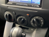 寒い冬も暑い夏も全席に快適な空調を届けてくれる、ダイヤル式エアコンを装備♪