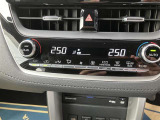 オートエアコンなので、お好みの温度に設定するだけで車内を快適空間にしてくれます。