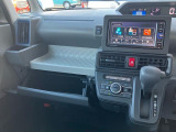 【グローブボックス】現在では車検証入れなどとして活用されることが多いですよ☆