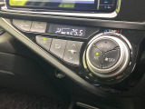 【オートエアコン】一度お好みの温度に設定すれば、車内の温度を検知し風量や温度を自動で調整。暑い…寒い…と何度もスイッチ操作をする必要はありません。快適な車内空間には必須の機能ですね♪