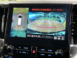 【パノラミックビューモニター】専用のカメラにより、上から見下ろしたような視点で360度クルマの周囲を確認することができます☆死角部分も確認しやすく、狭い場所での切り返しや駐車もスムーズに行えます。