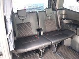 『1台』のお車に対して、3名体制で日々議論を重ね仕入れを行っております。