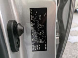 【コーションプレート】には製造元や車体番号、車体色番号といった車両の詳細な情報が記載されております。