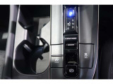 電動パーキングブレーキ付きなので、Pレンジに入れると自動でサイドブレーキがかかります♪ 左足は使いませんよ☆
