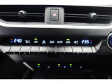 ★運転席と助手席でそれぞれお好みに合わせて温度設定が行えるフルオートエアコンです。外気温や室温、日射量を感知し、吹き出し温度、風量を緻密に制御します