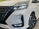 【LEDヘッドライト】悪天候や夜間走行時も良好な視界を確保し安心して運転できる高輝度LEDヘッドライトを装備!点灯速度が早く、消費電力も抑えられています。