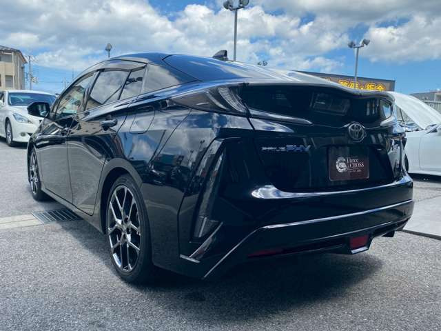 トヨタ プリウスPHV 1.8 S ナビパッケージ GR スポーツ の中古車
