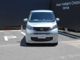 ヘッドライトの上向き下向きを自動で切り替えてくれます。対向車や前方の車にも迷惑をかけにくくなります。