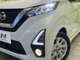 【LEDヘッドライト】悪天候や夜間走行時も良好な視界を確保し安心して運転できる高輝度LEDヘッドライトを装備!点灯速度が早く、消費電力も抑えられています。