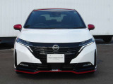 NISMO専用フロントグリル・フロントバンパー・エンブレム。