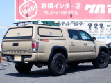 ボディ同色キャノピーを装備、左右どちらからも開閉可能です。