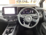 運転席廻り。シンプルで操作しやすいです。