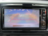 バックカメラがついているので、車庫入れをラクに行うことができます。