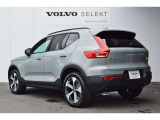 VOLVOの安全機能は前方だけではなく後方も監視しています