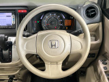インテリアに合わせたデザインのステアリングは、運転される方のことも考え、運転しやすい形状、大きさです。是非一度、実際に触ってお確かめください。