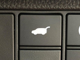 【パワーバックドア】スマートキーや運転席のボタンを押すだけでリアゲートが自動で開閉します!荷物を持っている時や、高い位置にあるバックドアを閉める際に便利な機能です♪