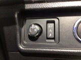 狭い駐車場で便利な電動格納ドアミラーが付いています。