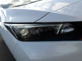 LEDヘッドランプ。夜間ドライブ安心。ハイビームアシスト。ヘッドランプのハイビームとロービームを自動切り替え。常に良好な前方視界の維持をサポート。