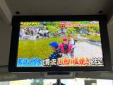 【フリップダウンモニター】大画面モニターで後席でもエンタメをお楽しみいただけます。小さなお子様にも大人気の装備です♪