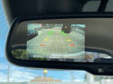 バックカメラの映像がルームミラーに映されるのでミラーを見ながら後方の確認もしやすくなります。