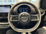 握りやすく、運転がしやすいハンドルです。