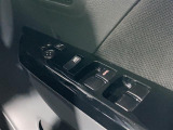【パワーウインドウ】運転席のスイッチで、各席の窓ガラスの開閉ができます!あると便利ですよね!