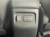 【USB端子】USB接続もついていますので携帯などの電子機器の充電にも使えて便利です♪