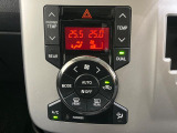 【オートエアコン】一度お好みの温度に設定すれば、車内の温度を検知し風量や温度を自動で調整。暑い…寒い…と何度もスイッチ操作をする必要はありません。快適な車内空間には必須の機能ですね♪