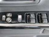 運転席のパワーウインドースイッチ部です。よく触れる場所だからこそ、使用状態があらわれますよね。ぜひこうした所もチェックしてください。