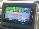 【バックカメラ】駐車時に後方がリアルタイム映像で確認できます。大型商業施設や立体駐車場での駐車時や、夜間のバック時に大活躍!運転スキルに関わらず、今や必須となった装備のひとつです!