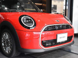 日本全国ご納車可能!遠方のお客様の場合でも車庫証明手続きなど賜ることが可能です。近隣ディーラーでお買い求めいただく場合と差異が無いよう努めさせて頂きます。