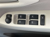 運転席ドア側パワーウィンドウ・ドアミラースイッチ。