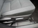 小柄の方でもシートが上がるので運転楽ですよ