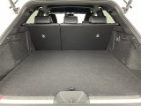 【トランク】積み込みやすくて、たっぷり積める荷室です。シートアレンジできるものは、乗車人数と荷物の量や大きさによってシートを動かすことができるので、より快適なドライブが可能です!