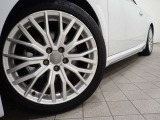 タイヤサイズ:前後共に 245/40R18