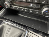 【ワイヤレス充電器(Qi)】走行中にスマートフォンをワイヤレスで充電できます!
